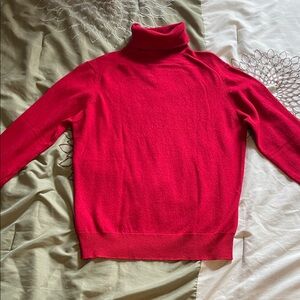 Elegant Red 100% Cashmere Turtleneck Sweater Made in Scotland